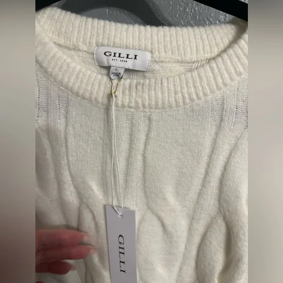 Beautiful White Womens Sweater - Picture 4 of 5